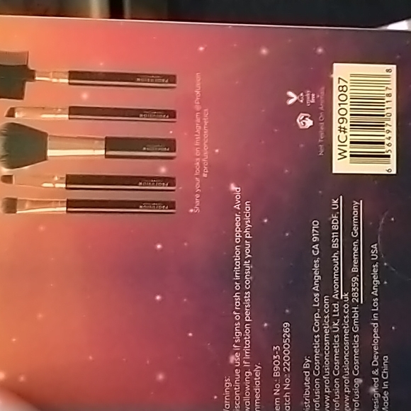 N.i.b Profusion cosmetics holiday set - Picture 3 of 7